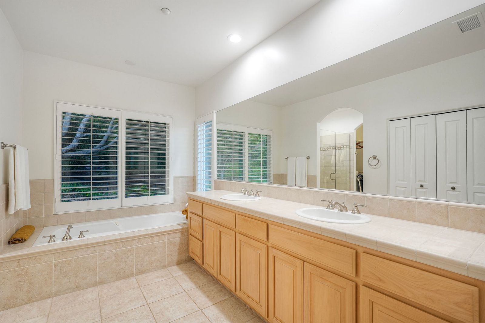 Primary bath with soaking tub and double vanity